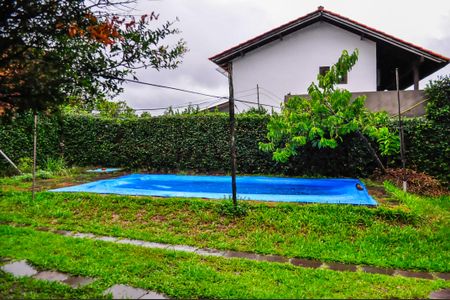 Casa à venda com 350m², 4 quartos e 5 vagas Casa à venda com 350m², 4 quartos e 5 vagasPiscina