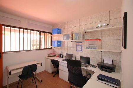 Casa à venda com 270m², 4 quartos e 4 vagasEscritório