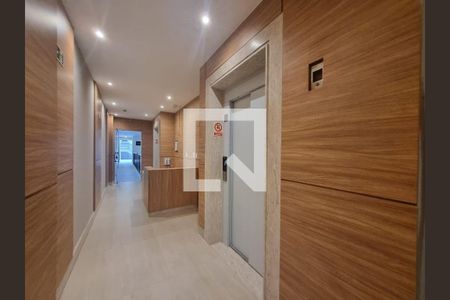 Apartamento à venda com 84m², 2 quartos e 1 vaga Apartamento à venda com 84m², 2 quartos e 1 vagaHall