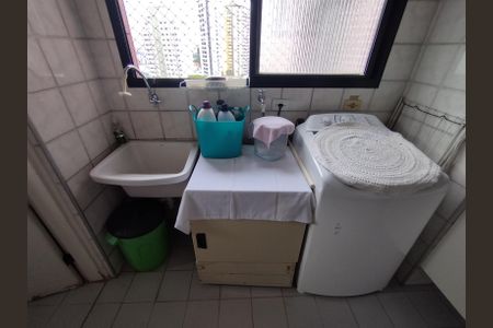 Apartamento à venda com 125m², 4 quartos e 3 vagas Apartamento à venda com 125m², 4 quartos e 3 vagasÁrea de Serviço