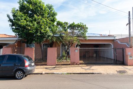 Casa à venda com 172m², 3 quartos e 3 vagas Casa à venda com 172m², 3 quartos e 3 vagasFACHADA