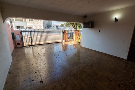 Casa à venda com 172m², 3 quartos e 3 vagas Casa à venda com 172m², 3 quartos e 3 vagasÁREA EXTERNA FRENTE