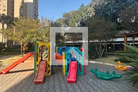Apartamento à venda com 187m², 4 quartos e 3 vagas Apartamento à venda com 187m², 4 quartos e 3 vagasÁrea Comum - Playground