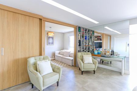 Apartamento à venda com 187m², 4 quartos e 3 vagas Apartamento à venda com 187m², 4 quartos e 3 vagasEscritório