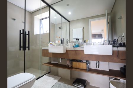 Apartamento à venda com 265m², 4 quartos e 4 vagasBanheiro da Suíte Principal