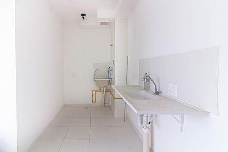 Apartamento para alugar com 32m², 2 quartos e sem vaga Apartamento para alugar com 32m², 2 quartos e sem vagaCozinha e Área de Serviço