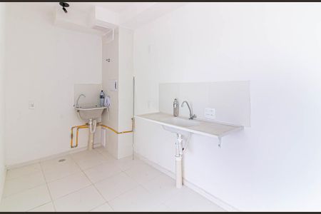 Apartamento para alugar com 32m², 2 quartos e sem vaga Apartamento para alugar com 32m², 2 quartos e sem vagaCozinha e Área de Serviço