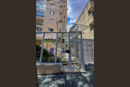 Apartamento à venda com 125m², 3 quartos e 3 vagas Apartamento à venda com 125m², 3 quartos e 3 vagasFachada e Placa