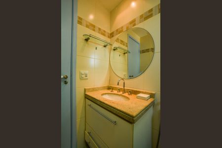 Apartamento à venda com 137m², 3 quartos e 3 vagas Apartamento à venda com 137m², 3 quartos e 3 vagasBanheiro da Suíte 1