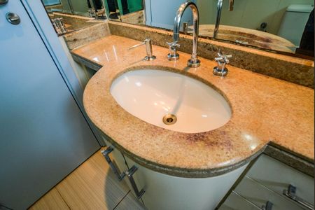 Apartamento à venda com 137m², 3 quartos e 3 vagas Apartamento à venda com 137m², 3 quartos e 3 vagasBanheiro da Suíte 2