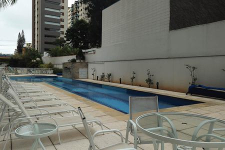 Apartamento à venda com 137m², 3 quartos e 3 vagas Apartamento à venda com 137m², 3 quartos e 3 vagasÁrea comum - Piscina