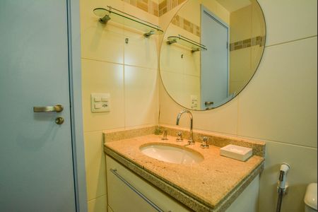 Apartamento à venda com 137m², 3 quartos e 3 vagas Apartamento à venda com 137m², 3 quartos e 3 vagasBanheiro da Suíte 1