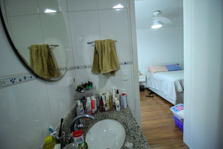 Casa de condomínio à venda com 392m², 4 quartos e 6 vagas Casa de condomínio à venda com 392m², 4 quartos e 6 vagasBanheiro da Suíte 2