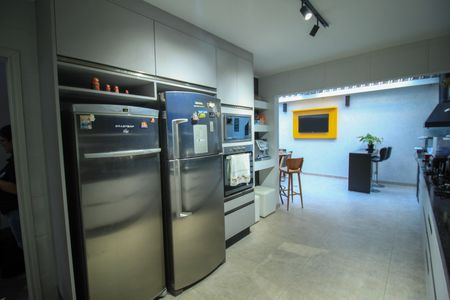 Casa de condomínio à venda com 392m², 4 quartos e 6 vagas Casa de condomínio à venda com 392m², 4 quartos e 6 vagasCozinha