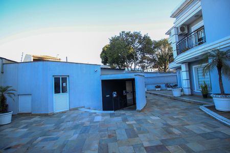Casa de condomínio à venda com 392m², 4 quartos e 6 vagas Casa de condomínio à venda com 392m², 4 quartos e 6 vagasÁrea Externa
