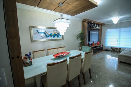Casa de condomínio à venda com 392m², 4 quartos e 6 vagas Casa de condomínio à venda com 392m², 4 quartos e 6 vagasSala de Jantar