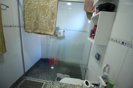 Casa de condomínio à venda com 392m², 4 quartos e 6 vagas Casa de condomínio à venda com 392m², 4 quartos e 6 vagasBanheiro da Suíte 2
