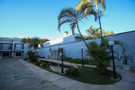 Casa de condomínio à venda com 392m², 4 quartos e 6 vagas Casa de condomínio à venda com 392m², 4 quartos e 6 vagasÁrea Externa