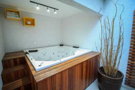 Casa de condomínio à venda com 392m², 4 quartos e 6 vagas Casa de condomínio à venda com 392m², 4 quartos e 6 vagasÁrea Externa