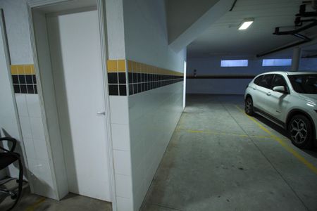 Casa de condomínio à venda com 392m², 4 quartos e 6 vagas Casa de condomínio à venda com 392m², 4 quartos e 6 vagasGaragem