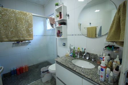 Casa de condomínio à venda com 392m², 4 quartos e 6 vagas Casa de condomínio à venda com 392m², 4 quartos e 6 vagasBanheiro da Suíte 2