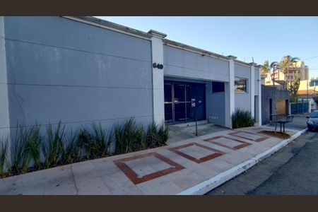 Casa de condomínio à venda com 392m², 4 quartos e 6 vagas Casa de condomínio à venda com 392m², 4 quartos e 6 vagasFachada