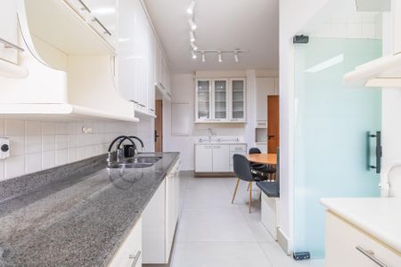 Apartamento para alugar com 192m², 4 quartos e 2 vagas Apartamento para alugar com 192m², 4 quartos e 2 vagasCozinha