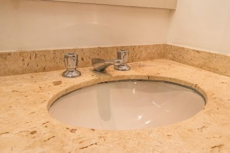 Apartamento para alugar com 192m², 4 quartos e 2 vagas Apartamento para alugar com 192m², 4 quartos e 2 vagasBanheiro da Suíte 1