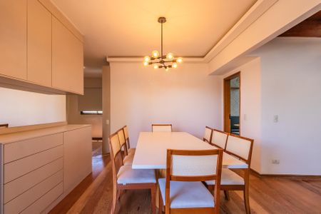 Apartamento para alugar com 192m², 4 quartos e 2 vagas Apartamento para alugar com 192m², 4 quartos e 2 vagasSala