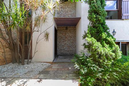 Casa para alugar com 2700m², 4 quartos e 16 vagas Casa para alugar com 2700m², 4 quartos e 16 vagasEntrada