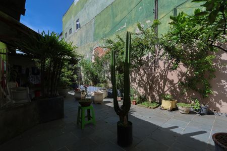 Casa à venda com 868m², 4 quartos e 5 vagas Casa à venda com 868m², 4 quartos e 5 vagasCasa 2 - Quintal