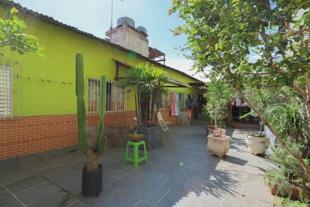 Casa à venda com 868m², 4 quartos e 5 vagas Casa à venda com 868m², 4 quartos e 5 vagasCasa 2 - Quintal
