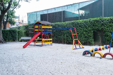 Apartamento à venda com 198m², 4 quartos e 2 vagas Apartamento à venda com 198m², 4 quartos e 2 vagasÁrea comum - Playground
