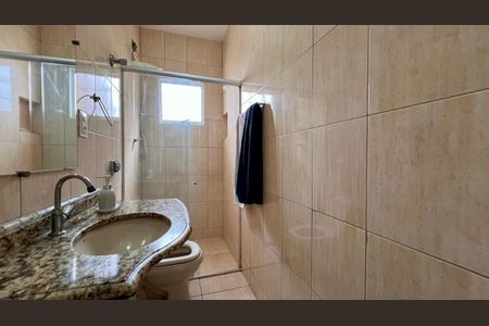 Casa à venda com 310m², 4 quartos e 8 vagas Casa à venda com 310m², 4 quartos e 8 vagasBanheiro