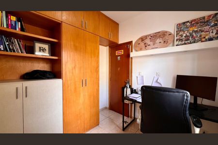 Casa à venda com 310m², 4 quartos e 8 vagas Casa à venda com 310m², 4 quartos e 8 vagasQuarto