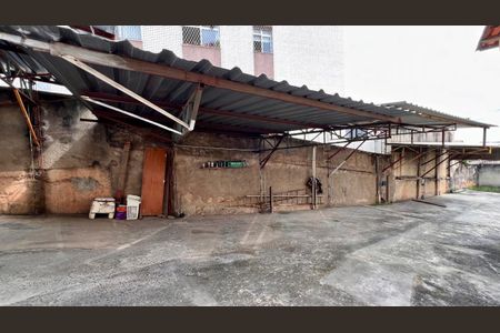Casa à venda com 310m², 4 quartos e 8 vagas Casa à venda com 310m², 4 quartos e 8 vagasGaragem
