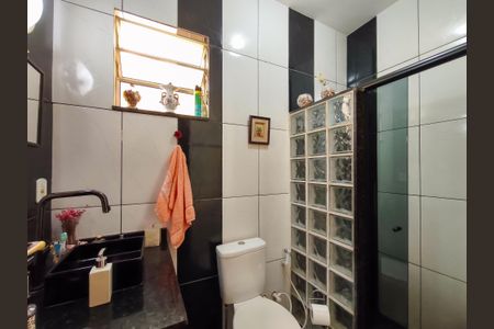 Casa à venda com 50m², 2 quartos e 1 vaga Casa à venda com 50m², 2 quartos e 1 vagaBanheiro Corredor