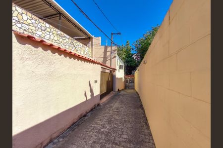 Casa à venda com 50m², 2 quartos e 1 vaga Casa à venda com 50m², 2 quartos e 1 vagaFachada