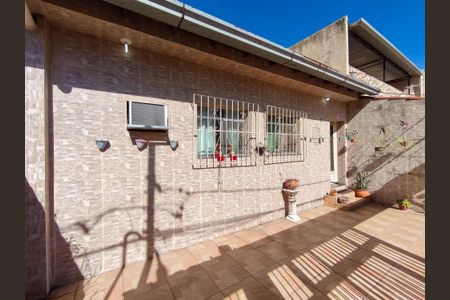 Casa à venda com 50m², 2 quartos e 1 vaga Casa à venda com 50m², 2 quartos e 1 vagaFachada