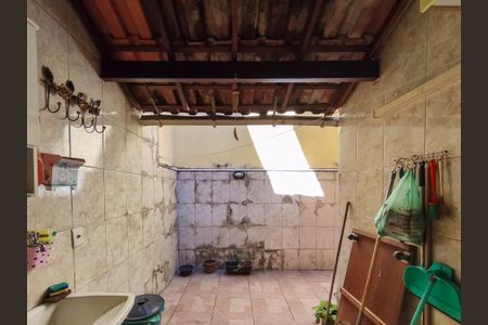 Casa à venda com 50m², 2 quartos e 1 vaga Casa à venda com 50m², 2 quartos e 1 vagaQuintal