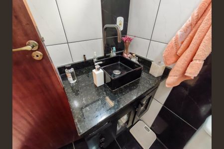 Casa à venda com 50m², 2 quartos e 1 vaga Casa à venda com 50m², 2 quartos e 1 vagaBanheiro Corredor