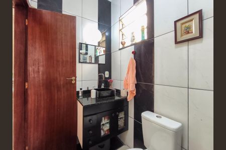 Casa à venda com 50m², 2 quartos e 1 vaga Casa à venda com 50m², 2 quartos e 1 vagaBanheiro Corredor