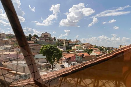 Casa à venda com 200m², 3 quartos e 2 vagas Casa à venda com 200m², 3 quartos e 2 vagasVista da varanda da sala