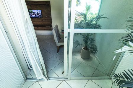 Apartamento à venda com 83m², 3 quartos e 2 vagas Apartamento à venda com 83m², 3 quartos e 2 vagasVaranda