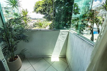 Apartamento à venda com 83m², 3 quartos e 2 vagas Apartamento à venda com 83m², 3 quartos e 2 vagasVaranda