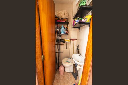 Apartamento à venda com 83m², 3 quartos e 2 vagas Apartamento à venda com 83m², 3 quartos e 2 vagasBanheiro de serviço