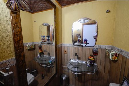 Casa à venda com 247m², 4 quartos e 4 vagas Casa à venda com 247m², 4 quartos e 4 vagasBanheiro 1