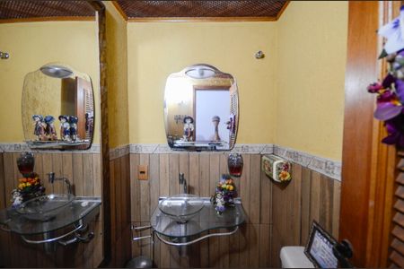 Casa à venda com 247m², 4 quartos e 4 vagas Casa à venda com 247m², 4 quartos e 4 vagasBanheiro 1