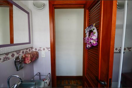 Casa à venda com 247m², 4 quartos e 4 vagas Casa à venda com 247m², 4 quartos e 4 vagasBanheiro 2