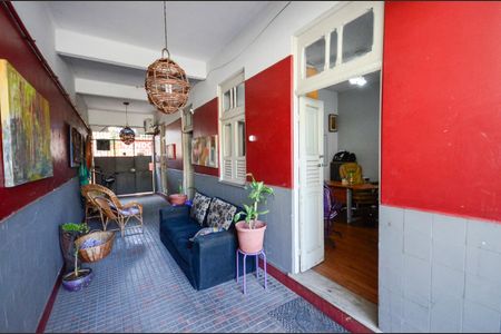 Casa à venda com 247m², 4 quartos e 4 vagas Casa à venda com 247m², 4 quartos e 4 vagasÁrea externa